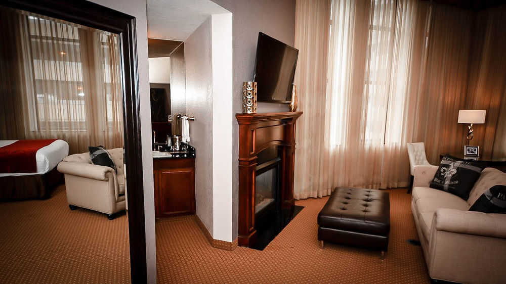 Des Lux Hotel Des Moines Exterior photo