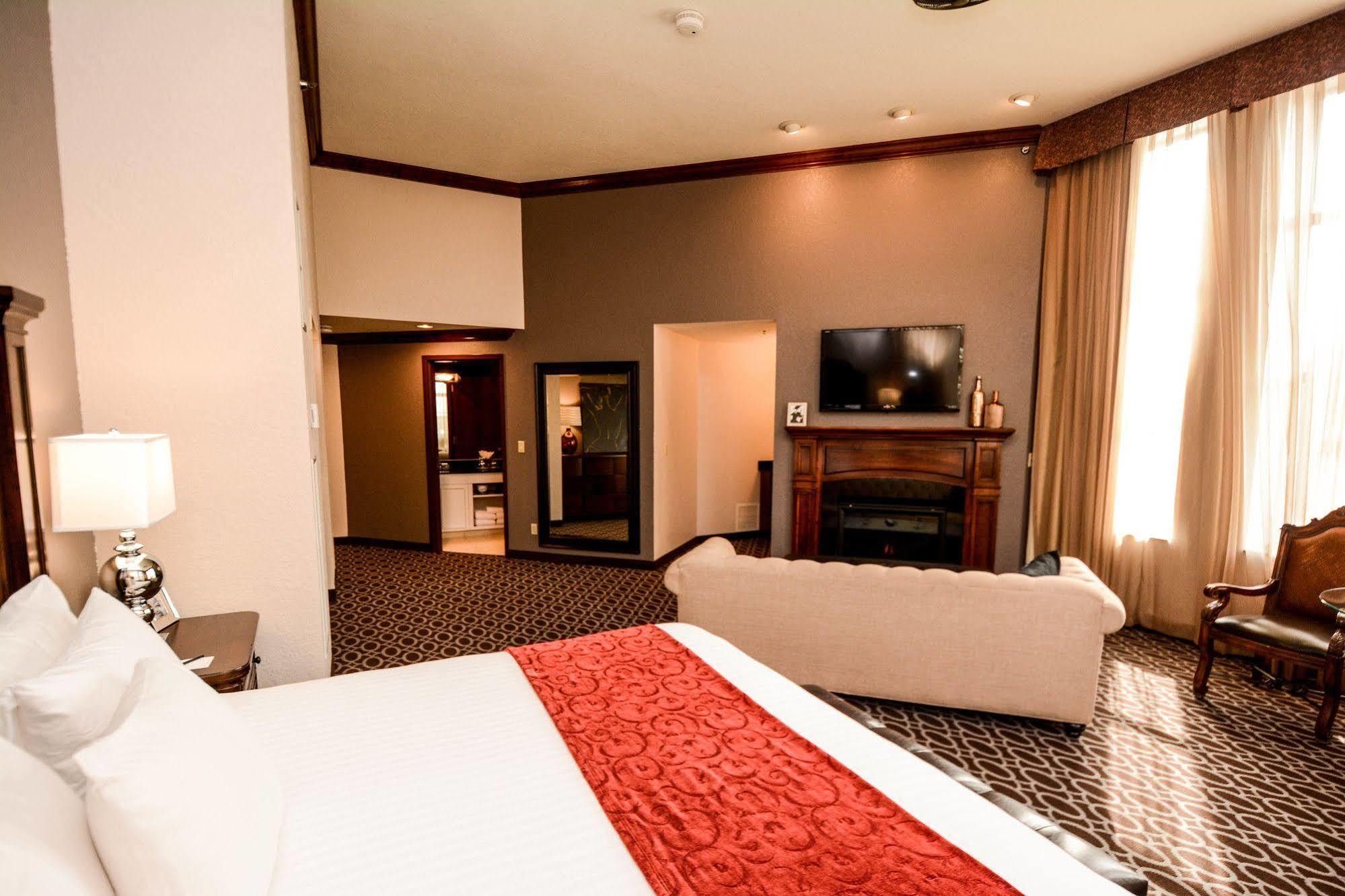 Des Lux Hotel Des Moines Exterior photo